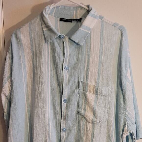 NWT Standard Cloth Men's Button Down Shirt Blue White Striped Short Sleeve Small - Picture 2 of 12